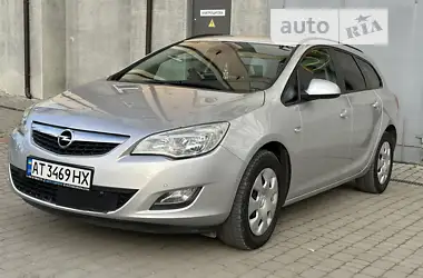 Opel Astra 2011 - пробіг 293 тис. км