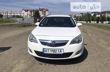 Opel Astra 2012 - пробег 192 тыс. км