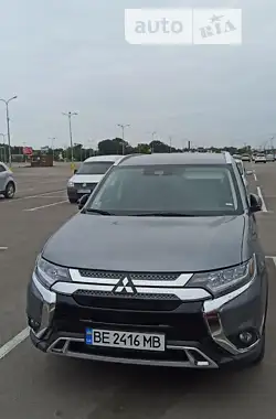 Mitsubishi Outlander 2020 - пробег 40 тыс. км