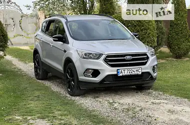 Ford Escape TITANIUM 2016 - пробіг 145 тис. км