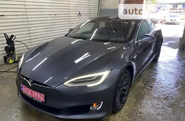 Tesla Model S 2019 - пробег 56 тыс. км