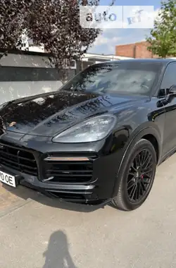 Porsche Cayenne 2022 - пробіг 31 тис. км