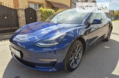 Tesla Model 3 2021 - пробіг 17 тис. км