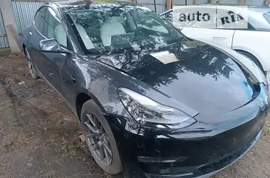 Tesla Model 3 2022 - пробіг 22 тис. км