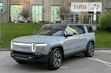 Rivian R1S 2023 - пробег 1 тыс. км