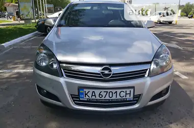 Opel Astra 2013 - пробіг 82 тис. км