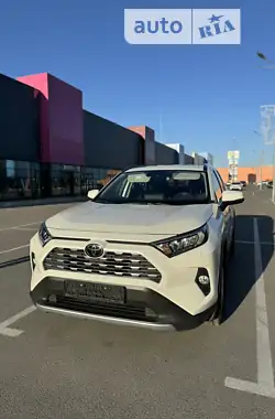 Toyota RAV4 2020 - пробіг 68 тис. км