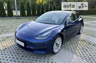 Tesla Model 3 2022 - пробіг 12 тис. км