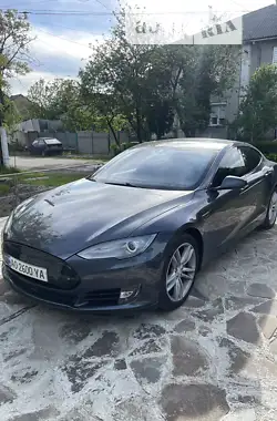 Tesla Model S 2015 - пробіг 108 тис. км