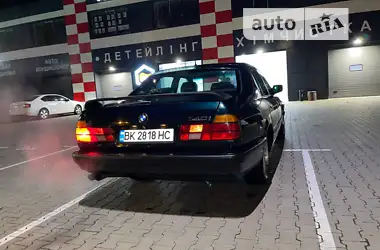 BMW 7 Series 1993 - пробіг 318 тис. км