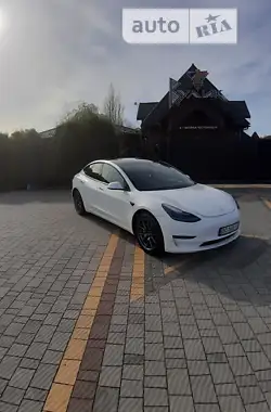 Tesla Model 3 2021 - пробіг 23 тис. км