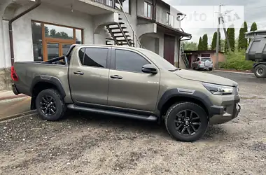 Toyota Hilux 2022 - пробег 35 тыс. км