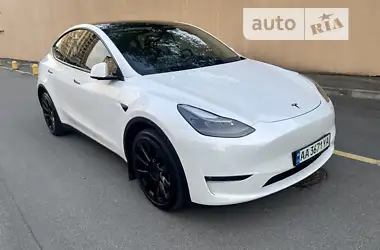 Tesla Model Y  2022 - пробег 10 тыс. км
