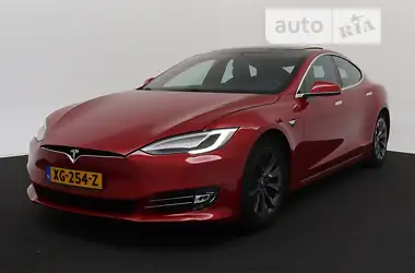 Tesla Model S 2018 - пробіг 224 тис. км