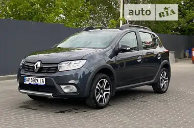 Renault Sandero  2020 - пробіг 9 тис. км