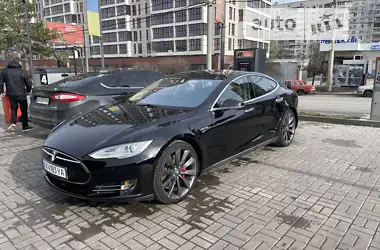 Tesla Model S 2014 - пробег 158 тыс. км