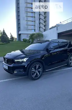 Volvo XC40 2018 - пробег 64 тыс. км
