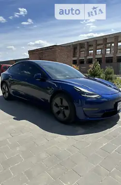 Tesla Model 3  2022 - пробег 57 тыс. км