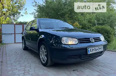 Volkswagen Golf 2002 - пробіг 300 тис. км