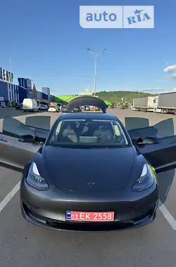 Tesla Model 3 2022 - пробіг 34 тис. км