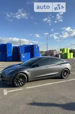 Tesla Model 3  2022 - пробег 34 тыс. км
