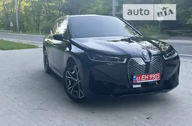 BMW iX 2022 - пробег 14 тыс. км