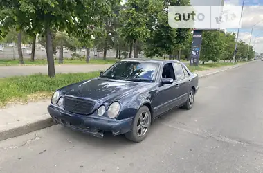 Mercedes-Benz E-Class 2000 - пробіг 450 тис. км