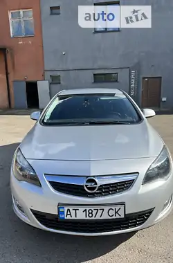 Opel Astra 2012 - пробег 240 тыс. км