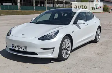Tesla Model 3  2019 - пробег 63 тыс. км