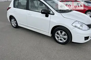 Nissan Versa 2010 - пробіг 240 тис. км