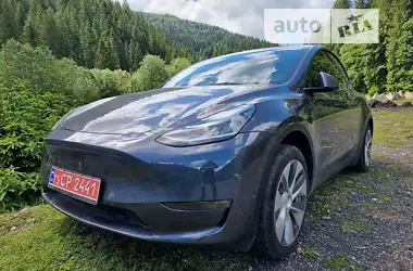 Tesla Model Y 2022 - пробіг 13 тис. км