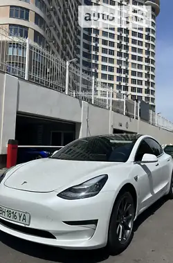 Tesla Model 3  2019 - пробег 48 тыс. км