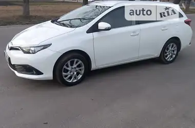 Toyota Auris  2015 - пробіг 175 тис. км
