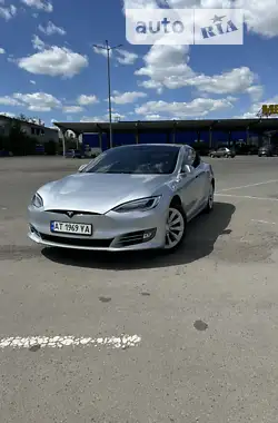 Tesla Model S 2016 - пробіг 74 тис. км