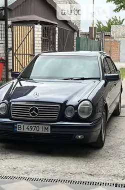 Mercedes-Benz E-Class 1998 - пробег 300 тыс. км