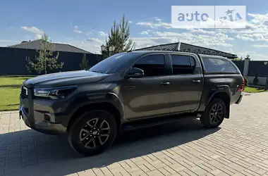 Toyota Hilux 2022 - пробег 16 тыс. км