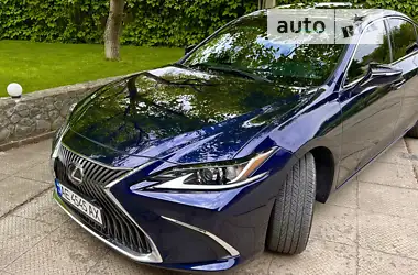Lexus ES 2021 - пробіг 1 тис. км