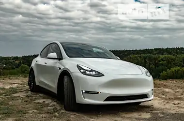 Tesla Model Y  2023 - пробіг 13 тис. км