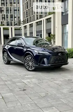 Lexus RX 2023 - пробег 1 тыс. км
