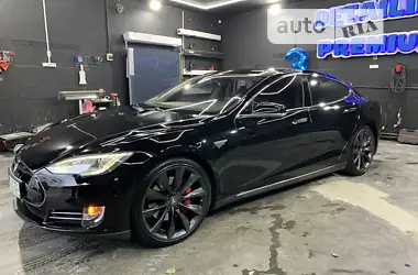 Tesla Model S  2013 - пробег 286 тыс. км