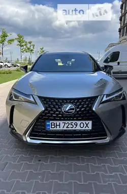 Lexus UX 2019 - пробег 35 тыс. км