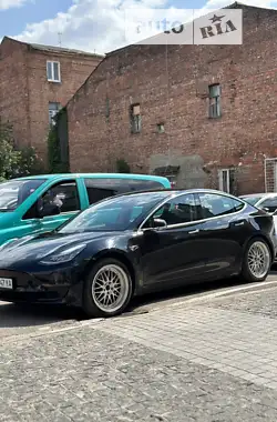 Tesla Model 3 2019 - пробіг 75 тис. км