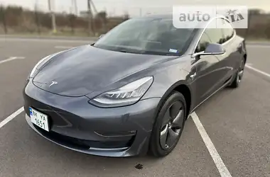 Tesla Model 3 2018 - пробіг 327 тис. км
