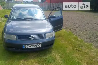 Volkswagen Passat 1998 - пробіг 381 тис. км