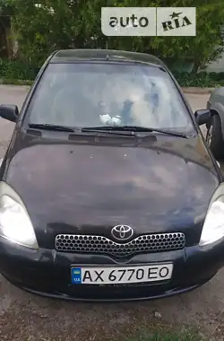 Toyota Yaris  2000 - пробіг 325 тис. км