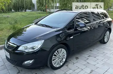 Opel Astra 2012 - пробіг 228 тис. км