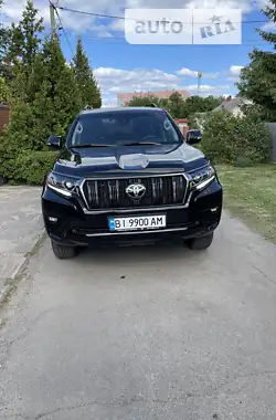 Toyota Land Cruiser Prado 2022 - пробег 30 тыс. км