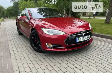 Tesla Model S 2015 - пробіг 50 тис. км