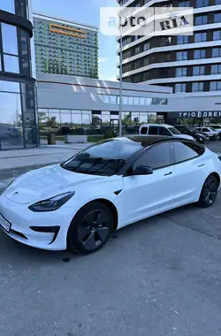 Tesla Model 3 2022 - пробіг 16 тис. км