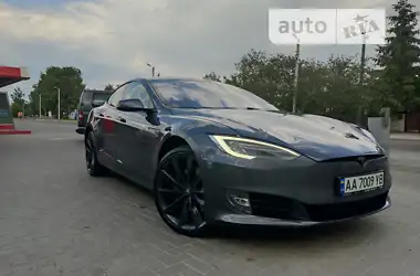 Tesla Model S 2016 - пробіг 137 тис. км